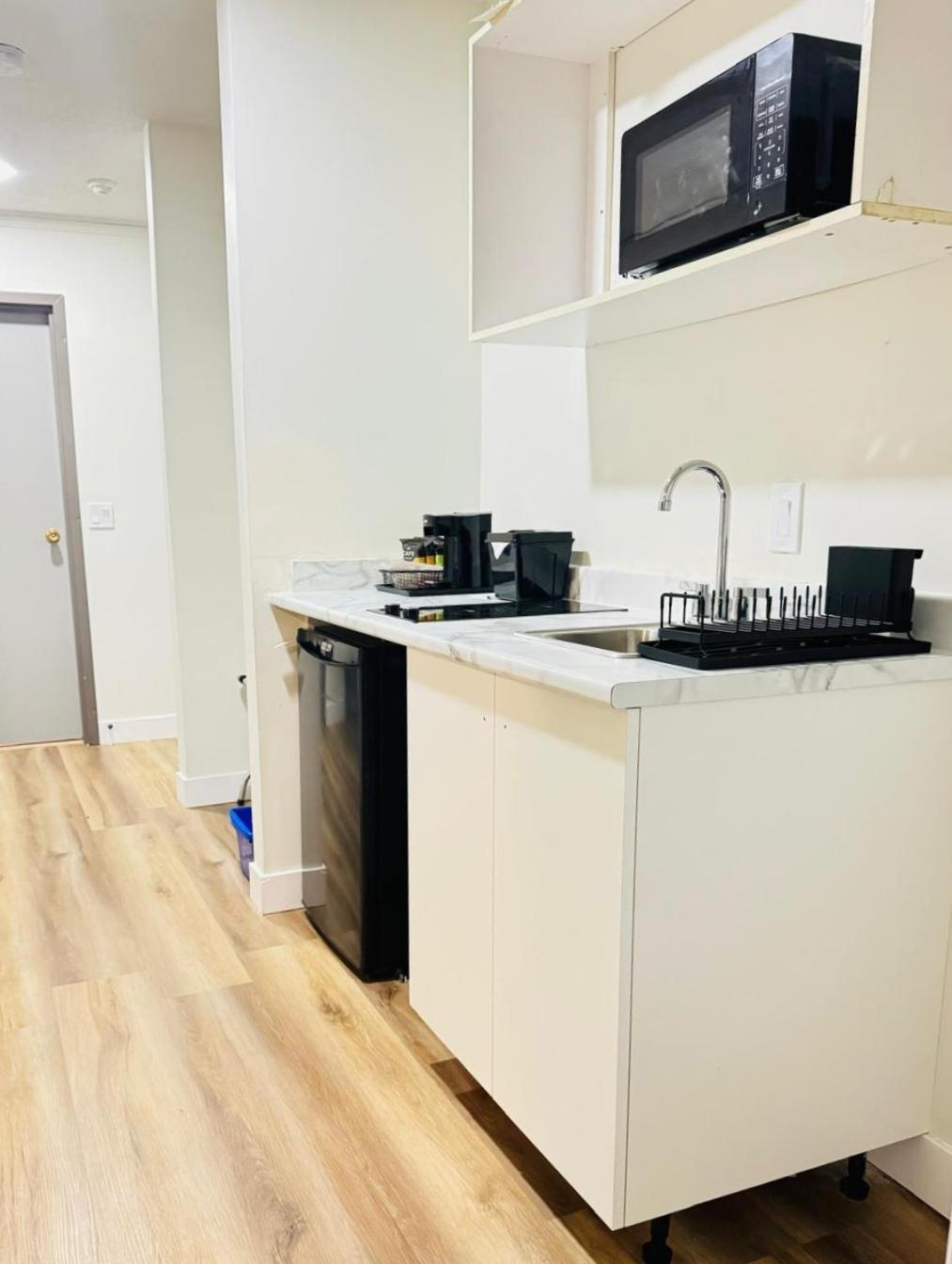 达森克里克机场酒店 道森克里克 外观 照片